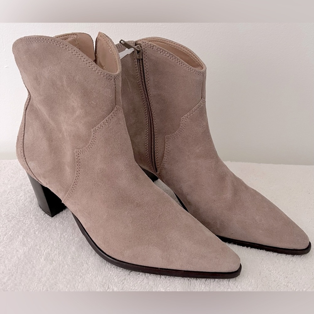 Bernardo Frisco Suede Western Boots Beige Size 8.5 NWOT